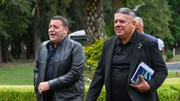 El tesorero de la AFA, Pablo Toviggino, junto al titular de la entidad, Claudio Chiqui Tapia.