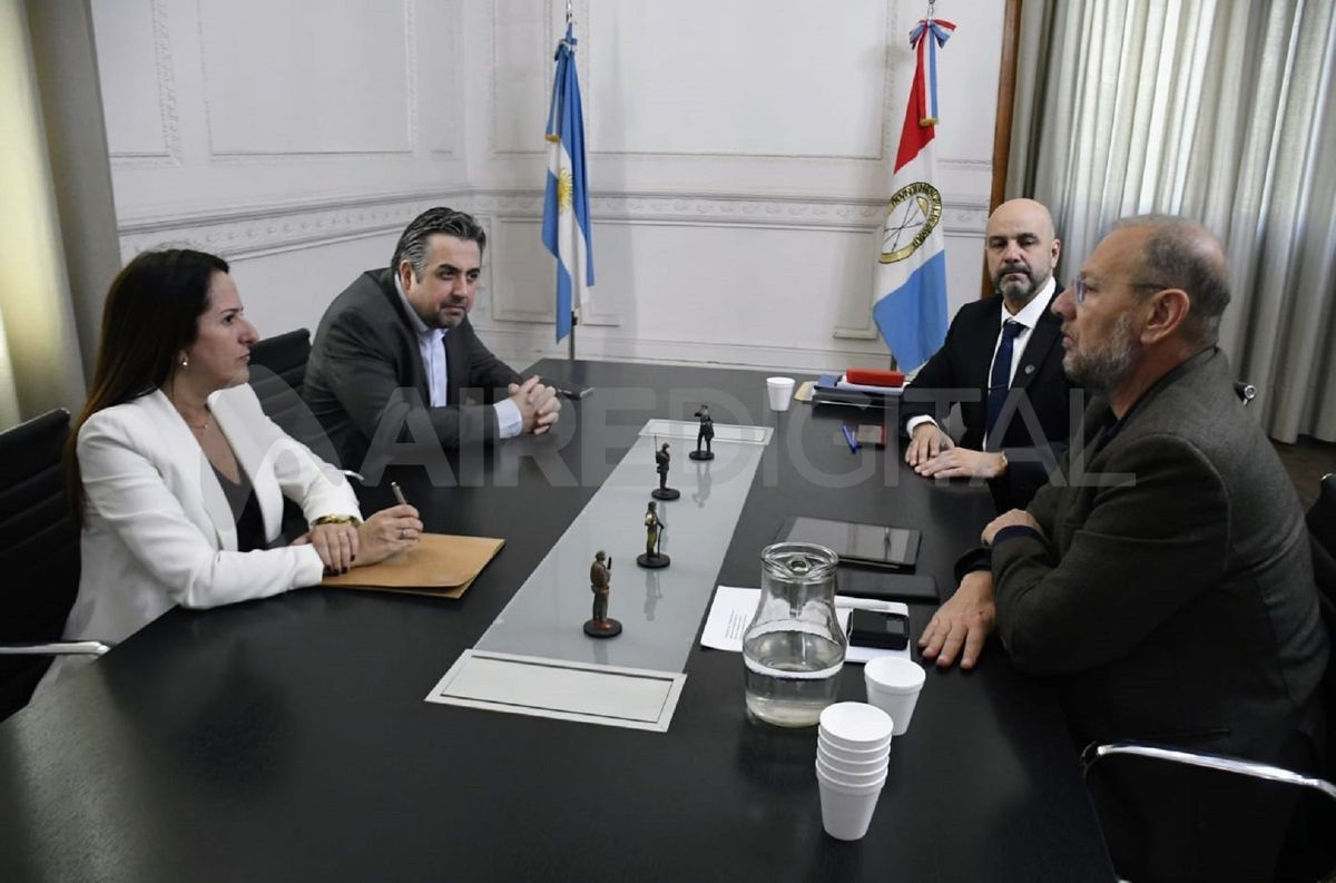 Avanza la transición en Santa Fe: se reunieron los equipos técnicos por Seguridad.&nbsp;