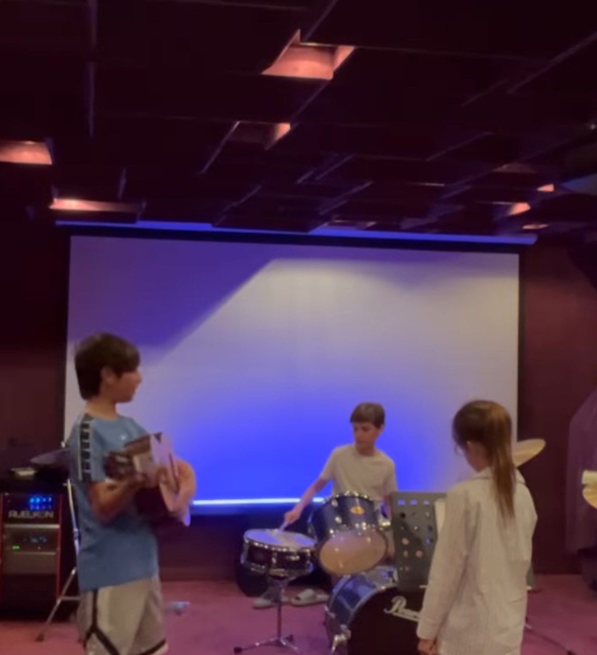 La nueva casa de Wanda Nara y Mauro Icardi tiene un salón con instrumentos para que sus hijos se diviertan. La nueva casa de Wanda Nara y Mauro Icardi tiene un salón con instrumentos para que sus hijos se diviertan.