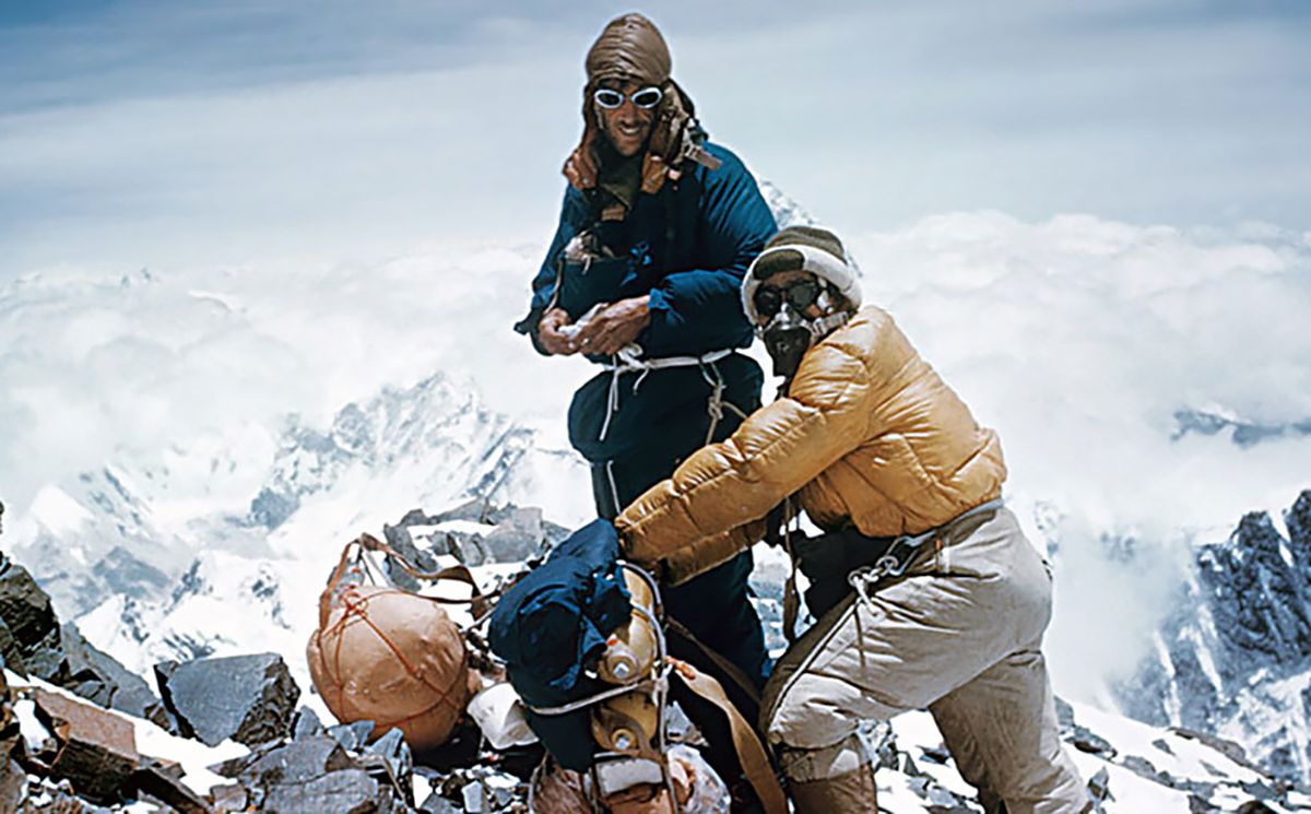 Edmund Hillary y Tenzing Norgay se convirtieron el celebridades luego de alcanzar los 8848,86 metros de la montaña más alta de la Tierra. Fue la coronación de un esfuerzo extremo, y lo lograron solo 16 años antes de que el hombre llegara a la Luna. Edmund Hillary y Tenzing Norgay se convirtieron el celebridades luego de alcanzar los 8848,86 metros de la montaña más alta de la Tierra. Fue la coronación de un esfuerzo extremo, y lo lograron solo 16 años antes de que el hombre llegara a la Luna.