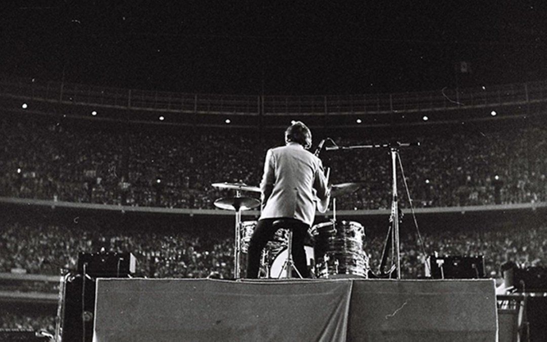Los Beatles brindaron su primer recital en un estadio en agosto de 1965, en el Shea Stadium de Nueva York