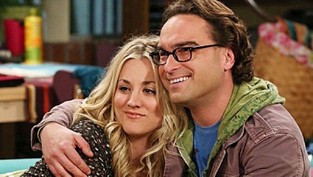 Kaley Cuoco reveló cómo fue trabajar con su exnovio en la serie.