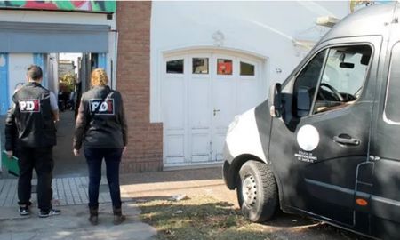La causa tuvo su inicio cuando en 2016 agentes de la entonces Policía de Investigaciones allanaron la casa de un hombre que tenía en su poder parte de las armas que debían ser incineradas en una fundidora de la capital provincial. La causa tuvo su inicio cuando en 2016 agentes de la entonces Policía de Investigaciones allanaron la casa de un hombre que tenía en su poder parte de las armas que debían ser incineradas en una fundidora de la capital provincial.