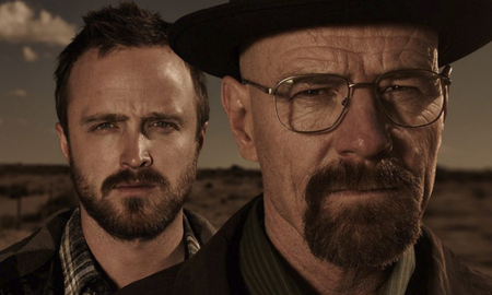 Walter White y Jesse Pinkman en Breaking Bad. La serie es un claro ejemplo de cómo la ambición puede transformar una amistad en un vínculo puramente utilitario y destructivo. Walter White y Jesse Pinkman en Breaking Bad. La serie es un claro ejemplo de cómo la ambición puede transformar una amistad en un vínculo puramente utilitario y destructivo.