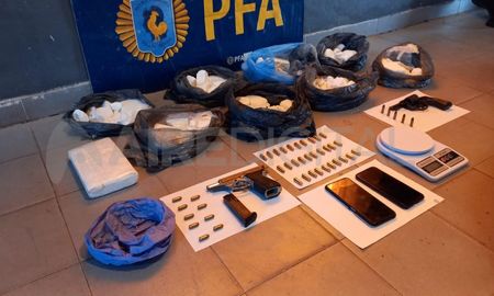 La Policía Federal secuestró nueve kilos de drogas, teléfonos y armas. La Policía Federal secuestró nueve kilos de drogas, teléfonos y armas.