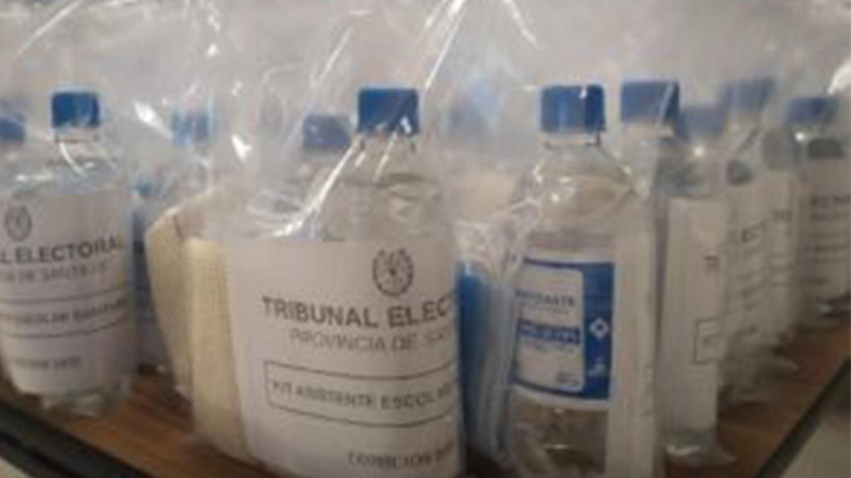 El Kit Sanitario prevé elementos de protección personal y de higiene elementales, tanto para las autoridades de mesa como para el establecimiento de votación.