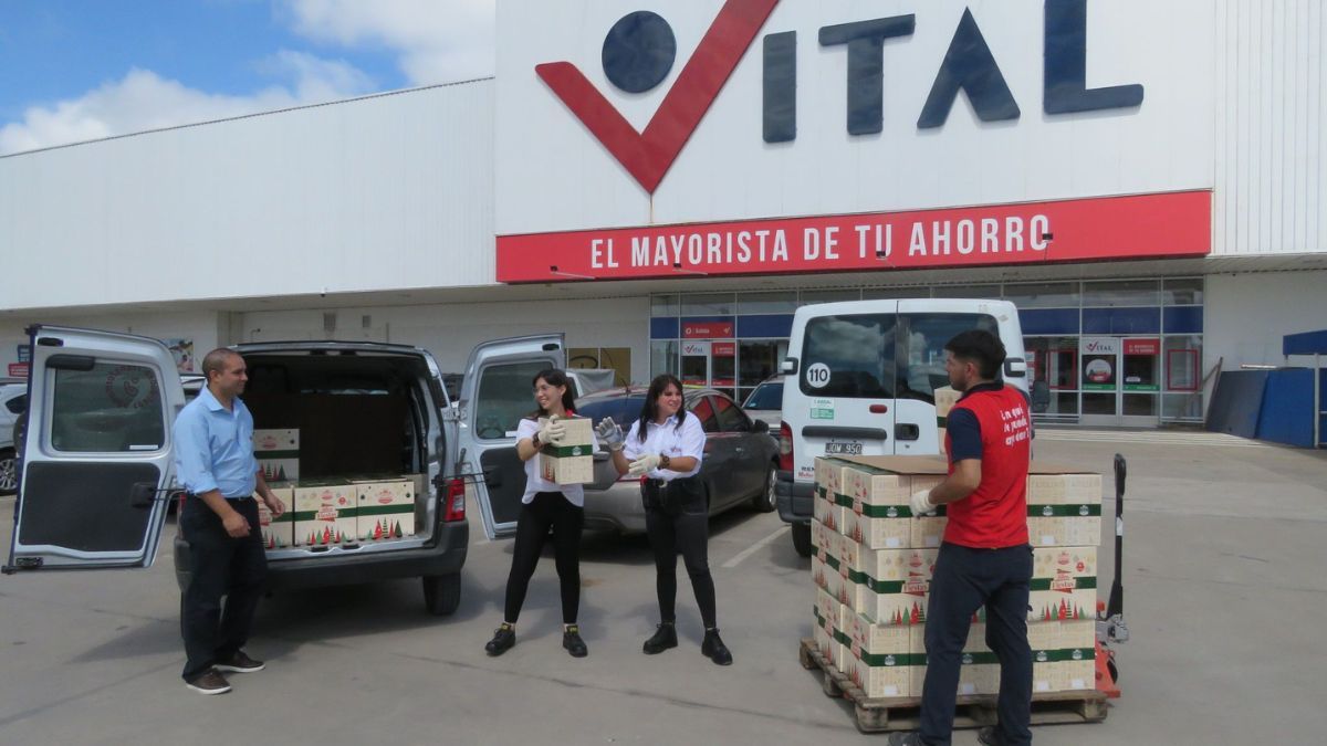 Unas 3.000 cajas navideñas fueron para Bahía Blanca donde la comunidad sufrió un fuerte temporal. Unas 3.000 cajas navideñas fueron para Bahía Blanca donde la comunidad sufrió un fuerte temporal.
