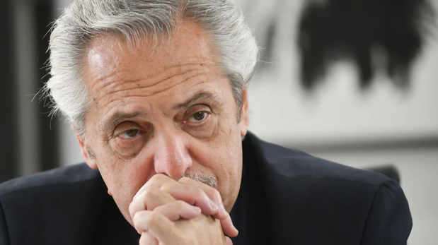 El expresidente de la Nación, Alberto Fernández, fue imputado este miércoles por los delitos de lesiones graves doblemente agravadas por el vínculo y por darse en un contexto de género y amenazas coactivas.