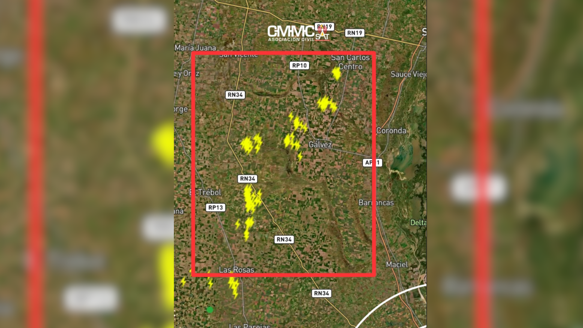 Intensa actividad eléctrica afecta a San Carlos Centro, Gálvez, Cañada Rosquín y San Genaro. Se esperan fuertes lluvias y granizo en la zona.