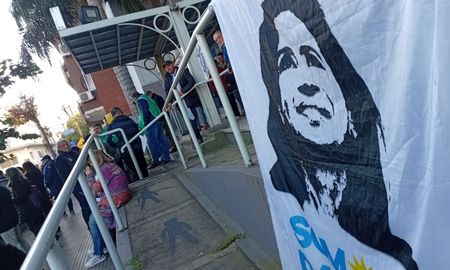 En una jornada tranquila en la sede del Partido Justicialista de Santa Fe, dirigentes sindicales y jóvenes militantes, expresaron sus sensaciones tras la ratificación de la condena a Cristina Kirchner. En una jornada tranquila en la sede del Partido Justicialista de Santa Fe, dirigentes sindicales y jóvenes militantes, expresaron sus sensaciones tras la ratificación de la condena a Cristina Kirchner.