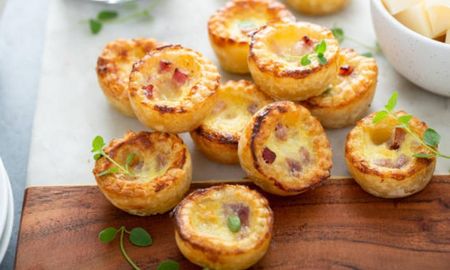 Podés reemplazar el jamón por champiñones salteados o tomates cherry para obtener una versión vegetariana igualmente deliciosa. Podés reemplazar el jamón por champiñones salteados o tomates cherry para obtener una versión vegetariana igualmente deliciosa.