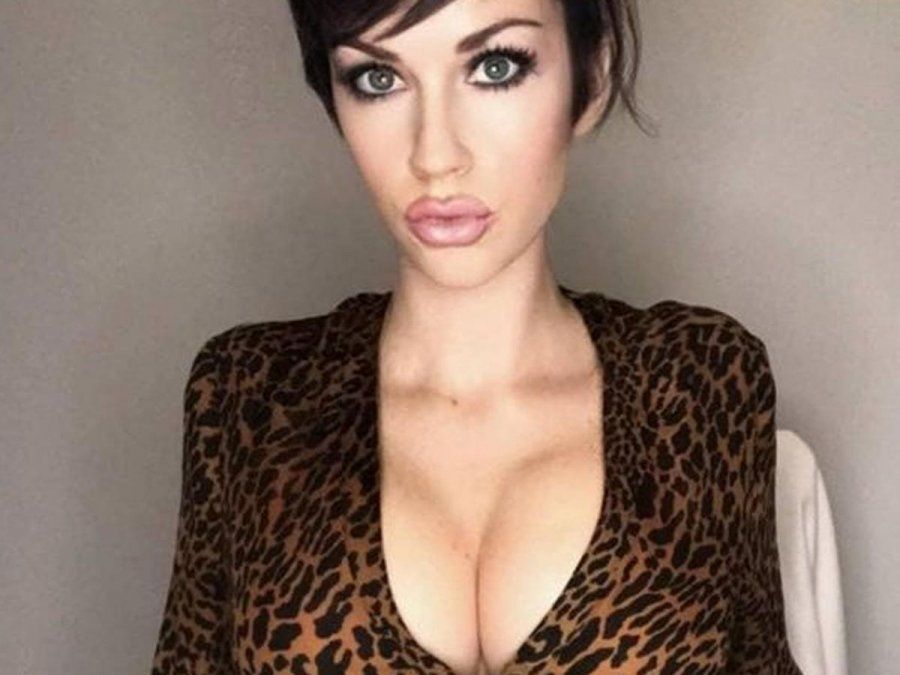 Amy Kupps, una profesora que fue despedida de su trabajo en un colegio en Estados Unidos tras hacerse pública su cuenta en OnlyFans