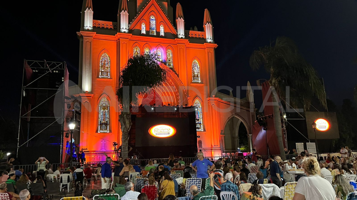 En una jornada marcada por la emotividad, la segunda jornada contó con la participación de los artistas locales, autoridades provinciales y municipales. En una jornada marcada por la emotividad, la segunda jornada contó con la participación de los artistas locales, autoridades provinciales y municipales.