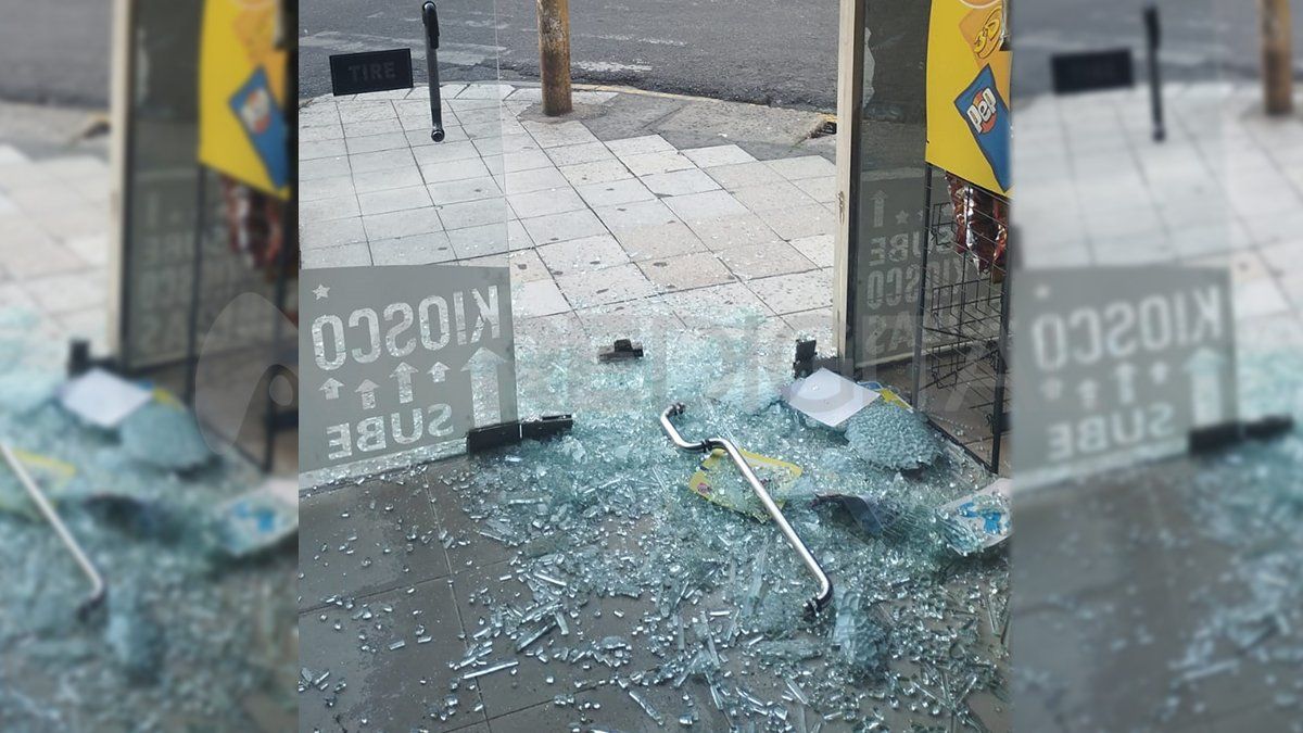 Los delincuentes rompieron el frente con una baldosa.&nbsp;