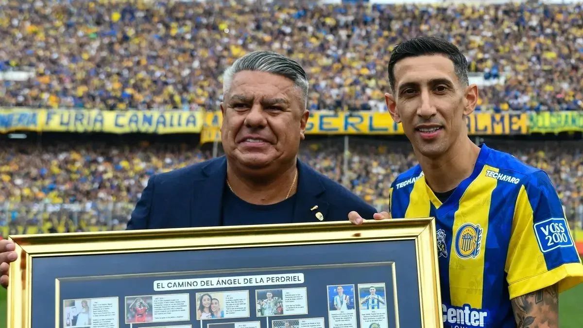 Claudio Chiqui Tapia junto a Ángel Di María.