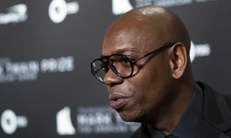 El comediante Dave Chappelle fue atacado durante su rutina cómica en el Hollywood Bowl El comediante Dave Chappelle fue atacado durante su rutina cómica en el Hollywood Bowl
