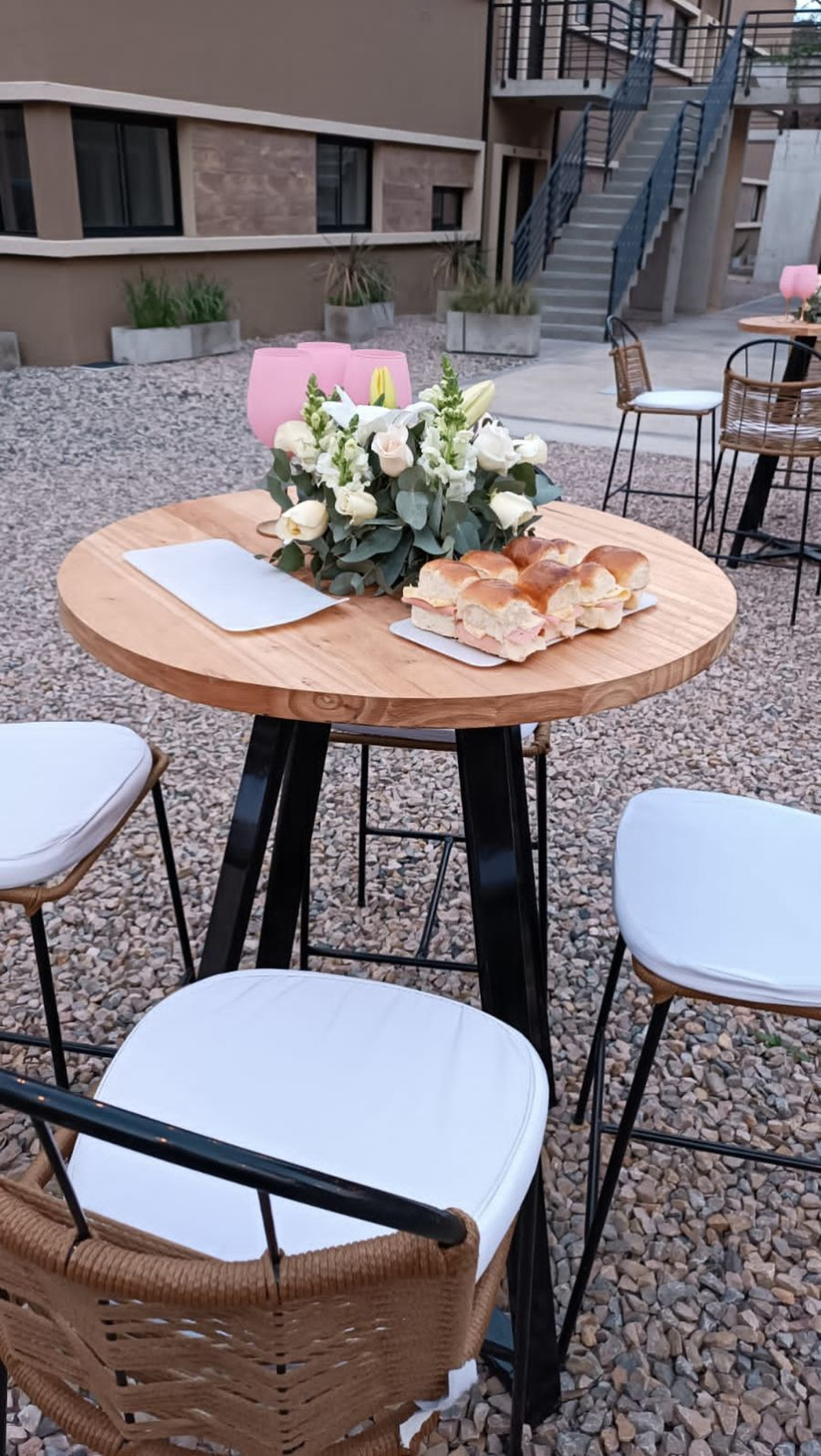 EL CUMPLEAÑOS SORPRESA DE DANIELA CELIS | CRÉDITOS: @BARRAMOVILTHIANO | PRODUCCIÓN: SOL MIRANDA