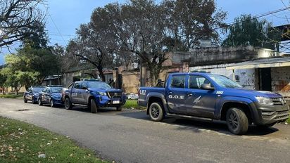 Allanamientos múltiples en barrio San Lorenzo por estafas con tarjetas