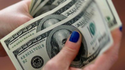 El corralito determinó que todos los depósitos en dólares quedaban atrapados dentro del sistema y no podía retirarse en efectivo.