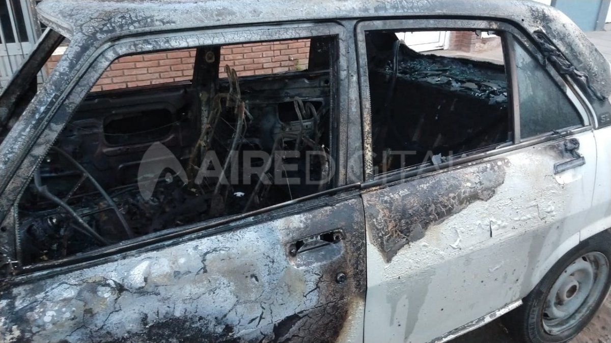 Auto incendiado en el norte de la ciudad