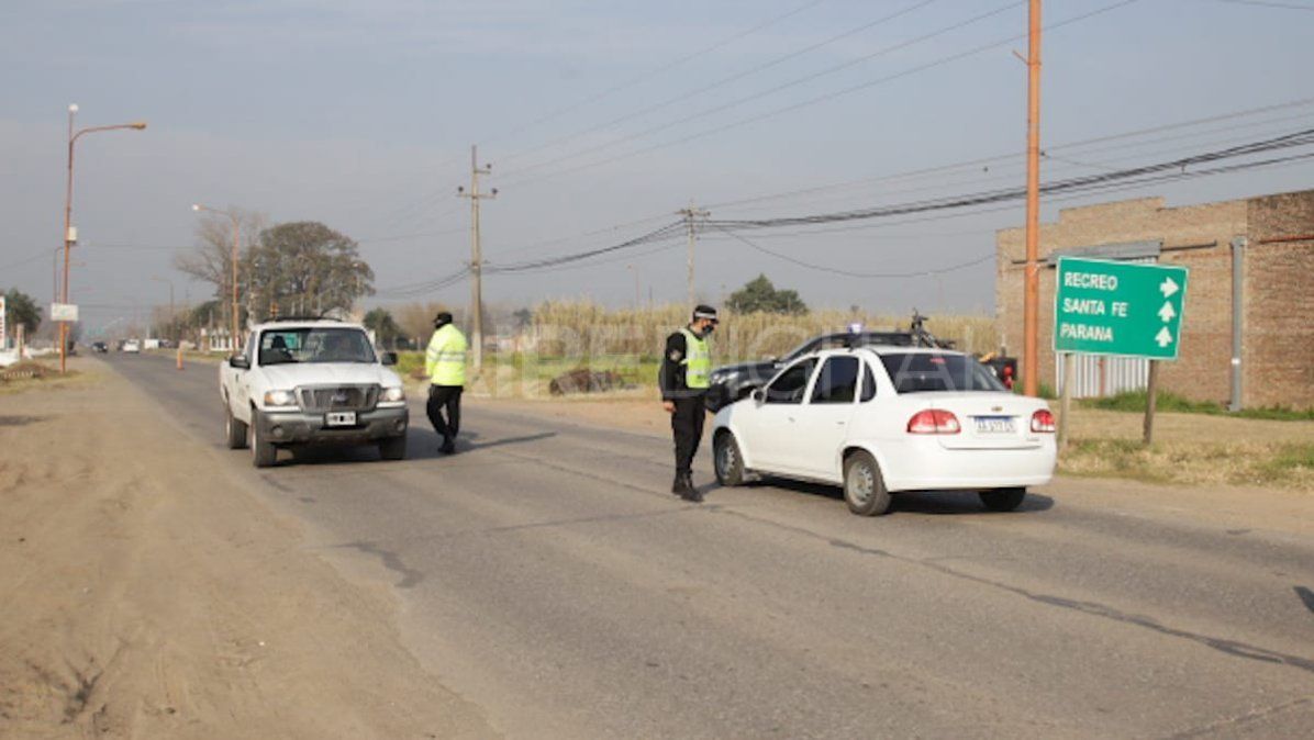 Controles en el acceso a la localidad de Monte Vera