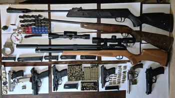 Allanamientos en Colastiné y Santa Fe por amenazas e incendio: dos detenidos y secuestro de armas