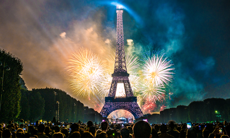 En vivo y en directo desde el Champs De Mars, París el concierto estrena el miércoles 14 de julio 16:15 (Arg)en Film&Arts. En vivo y en directo desde el Champs De Mars, París el concierto estrena el miércoles 14 de julio 16:15 (Arg)en Film&Arts.