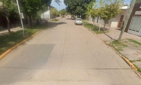 Una familia fue sorprendida mientras dormía por un grupo de delincuentes que actuó con extrema violencia dentro de su vivienda. Una familia fue sorprendida mientras dormía por un grupo de delincuentes que actuó con extrema violencia dentro de su vivienda.