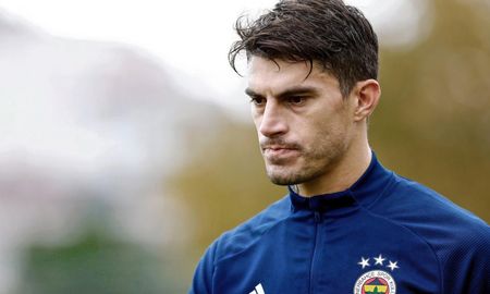 Diego Perotti sufrió una lesión que sólo tienen ocho personas en el mundo y es una incógnita cuándo volverá a jugar. Diego Perotti sufrió una lesión que sólo tienen ocho personas en el mundo y es una incógnita cuándo volverá a jugar.