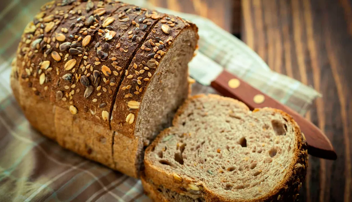 El pan integral con semillas es una excelente opción para hacer en casa, ya que es rico y saludable. El pan integral con semillas es una excelente opción para hacer en casa, ya que es rico y saludable. 
