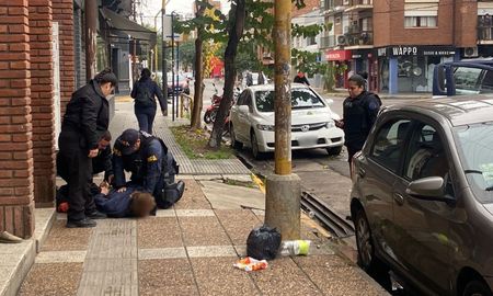Ocurrió en 25 de Mayo al 3200 de la ciudad de Santa Fe. El sospechoso, en situación de calle, fue reducido tras insultar e intentar agredir a efectivos. Ocurrió en 25 de Mayo al 3200 de la ciudad de Santa Fe. El sospechoso, en situación de calle, fue reducido tras insultar e intentar agredir a efectivos.