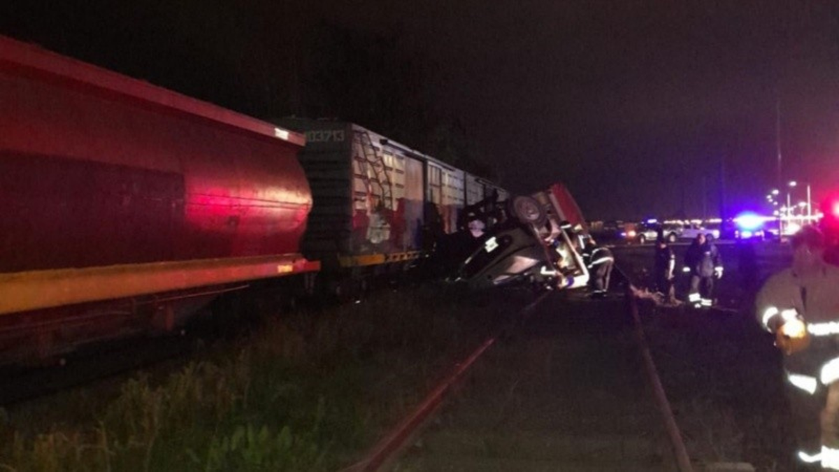 El siniestro vial ferroviario se produjo este martes por la noche en un paso a nivel de Ruta 10, a pocos metros del acceso norte a la autopista Rosario-Santa Fe.