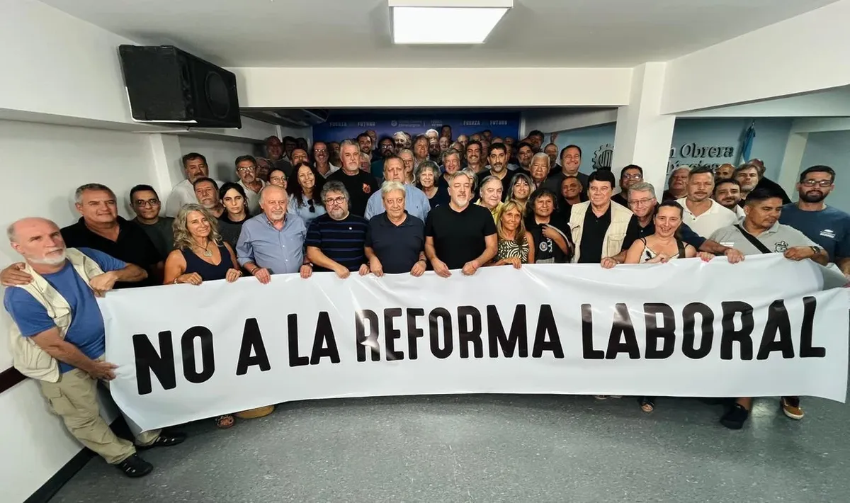 Los gremios “duros” de la CGT y las dos CTA acordaron este miércoles llevar a cabo marchas el mes próximo en Córdoba y Rosario contra la reforma laboral.