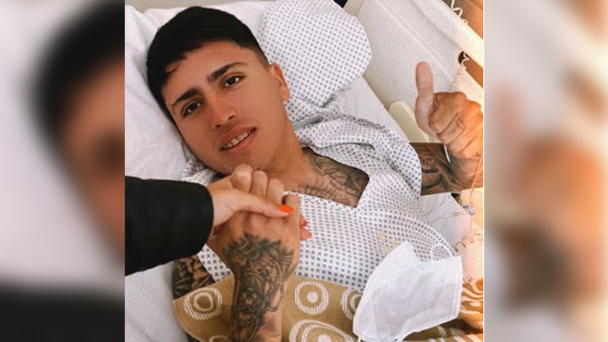 Facundo Farías fue intervenido con éxito y pronto comenzará la rehabilitación. Su novia compartió la imagen del jugador recién operado. 