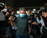Jorge Messi se reunió con Lionel Messi y el crack argentino podría haber decidido quedarse otro año en el Barcelona.