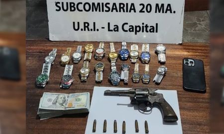 Al hombre investigado le secuestraron un revolver, relojes y dólares. Al hombre investigado le secuestraron un revolver, relojes y dólares.