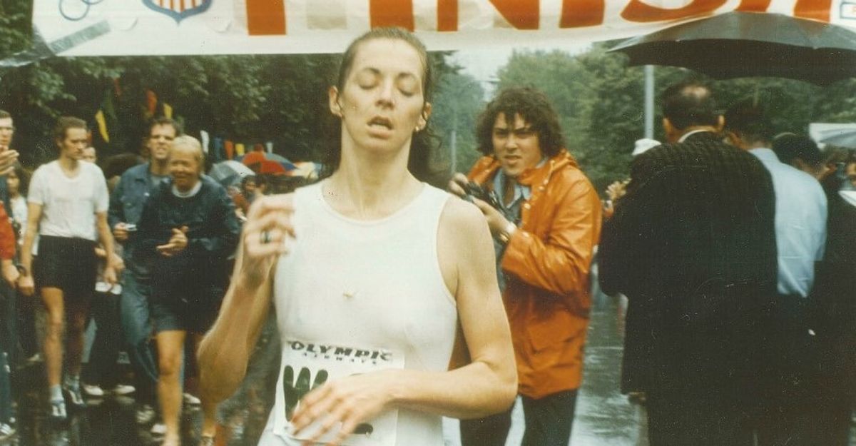 Con 27 años, Kathy ganó en su categoría el Maratón de la ciudad de Nueva York de 1974 (en la foto, extenuada tras cruzar la meta), con un tiempo de 3h07’29”, y finalizó 59ª en la General.