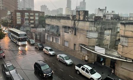 El martes continúan inestables las condiciones con probables precipitaciones aisladas. Temperatura mínima de 15°, máxima de 24° y viento leve a moderado del sudeste con posibles ráfagas de mayor intensidad. El martes continúan inestables las condiciones con probables precipitaciones aisladas. Temperatura mínima de 15°, máxima de 24° y viento leve a moderado del sudeste con posibles ráfagas de mayor intensidad.