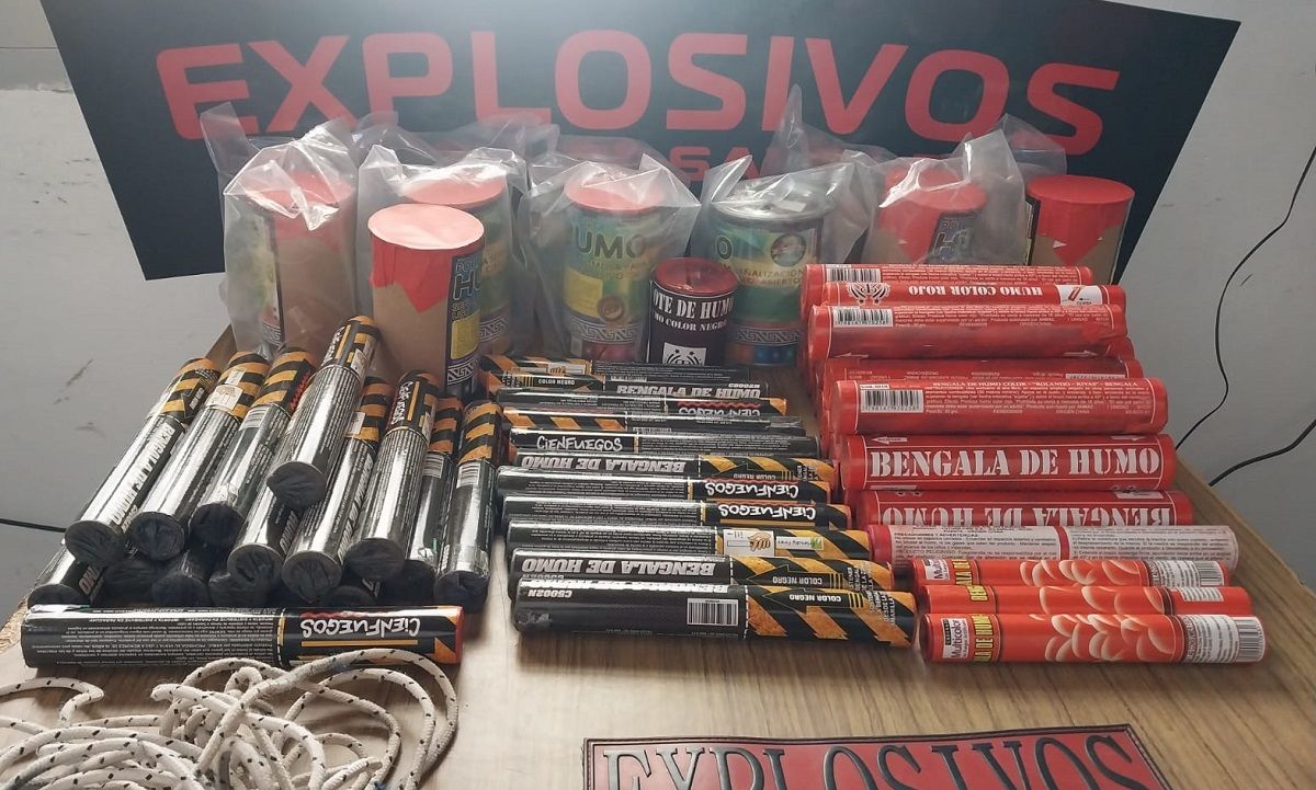 Los elementos secuestrados quedaron a disposición de la Brigada de Explosivos. Los elementos secuestrados quedaron a disposición de la Brigada de Explosivos.