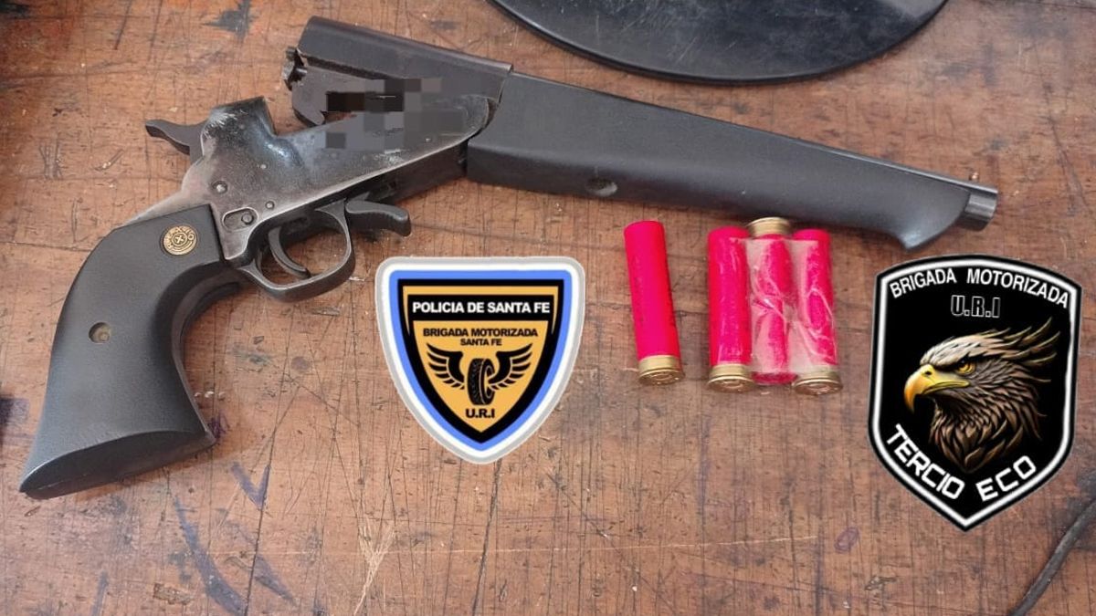 La polic&iacute;a secuestr&oacute; un rev&oacute;lver calibre 32 con numeraci&oacute;n visible, que estaba en la casa del padre del detenido.