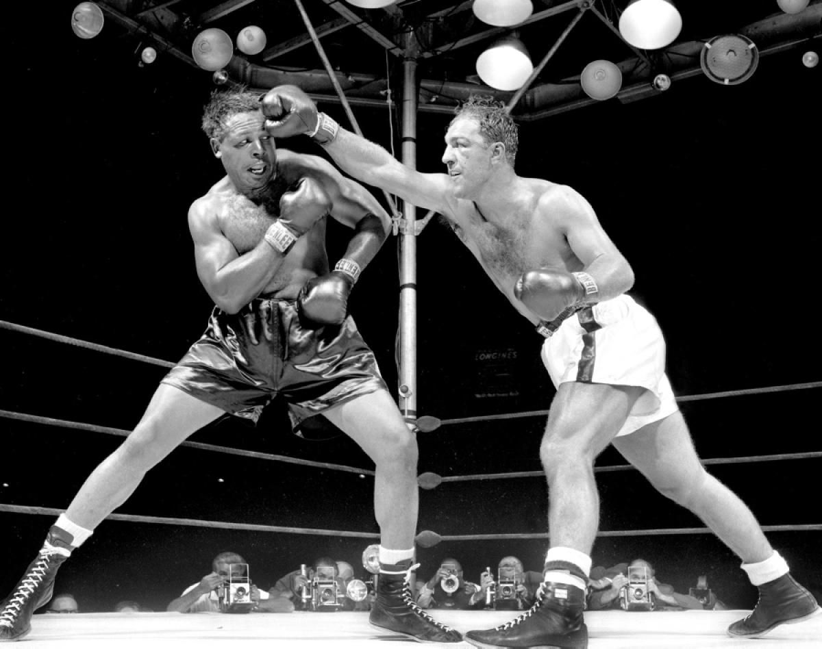 Marciano disputó su última pelea el 21 de septiembre de 1955. En el Yankee Stadium de la Gran Manzana, le GKO 9 a Archie Moore (cuyo verdadero nombre era Archibald Lee Wright), un extraordinario ex monarca mediopesado, de 41 años.