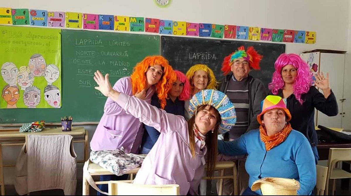 Tiene 99 años, va a la escuela y nunca falta a clase