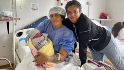 María junto a su hija mayor Milagros y a la beba Mía Venecia. María junto a su hija mayor Milagros y a la beba Mía Venecia.
