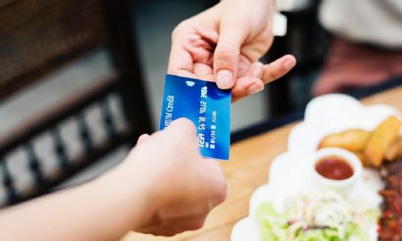se levanto el aislamiento, fue a la reinauguracion de un restaurante y dejo 1.300 dolares de propina se levanto el aislamiento, fue a la reinauguracion de un restaurante y dejo 1.300 dolares de propina