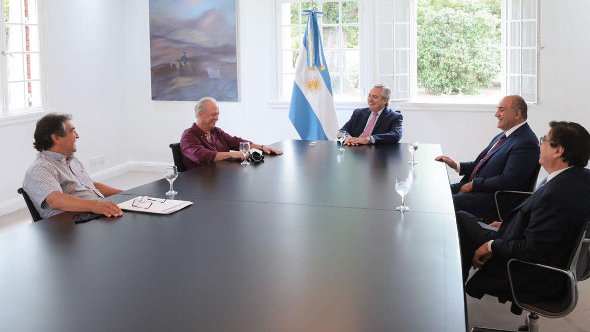 Alberto Fernández anunció este mediodía desde la Quinta de Olivos un bono especial de fin de año para trabajadores y trabajadoras de la Administración Pública Nacional.