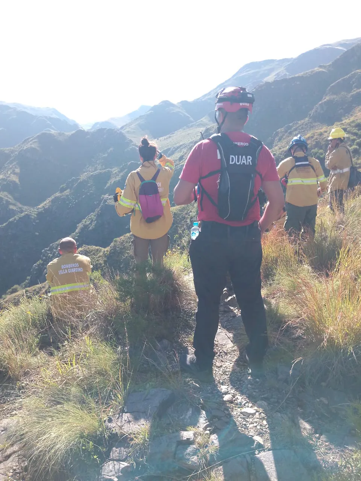 Grupo de bomberos, trabajaron en el rescate de los senderistas. Grupo de bomberos, trabajaron en el rescate de los senderistas.