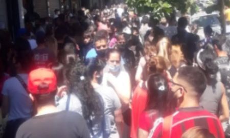 Miles de personas fueron a comprar a Flores Miles de personas fueron a comprar a Flores