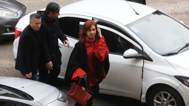 Cristina Kirchner viaja por quinta vez a Cuba para visitar a su hija Florencia, que sigue en tratamiento