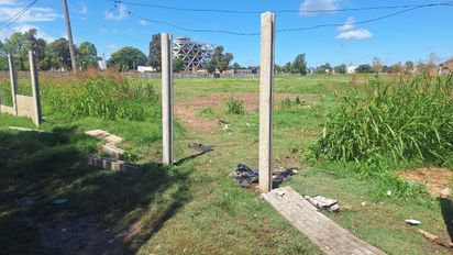 Vandalismo en el club Deportivo Santa Rosa de Lima: destrozaron un tapial en plena obra y denuncian amenazas