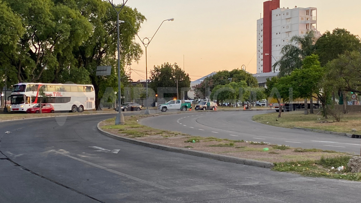 Se aplican desvíos a la altura de calle San Luis por colectora.